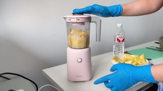 Du fruit à la base de cocktail claire – Centrifugeuse CTL550 en action