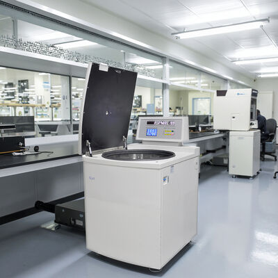 Un bon prix. CL-CFL6V Centrifugeuse à basse vitesse de grande capacité 6000 r/min 6L pour la recherche en laboratoire de biotechnologie du sang en ligne