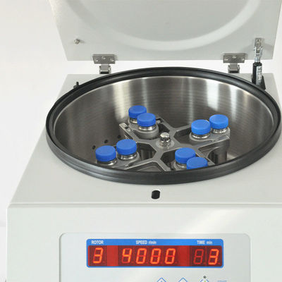 L'affichage à cristaux liquides clinique de centrifugeuses de Cenlee 5000rpm montrent le moteur de conversion de fréquence à C.A.